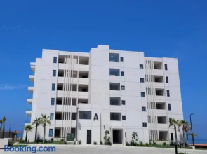 Beachfront Luxury Condo Pool Jacuzzi