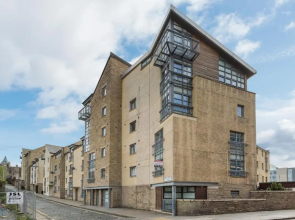 388 Fabulous 2 Bedroom Apartment With Parking 2 Minutes Walk From the Royal Mile
