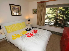 Discovery 4 112 Loft 1 Br condo by RedAwning