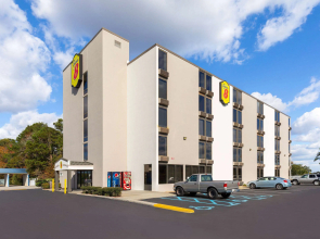 Super 8 by Wyndham Myrtle Beach/Market Common Area