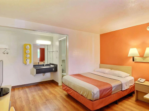 Travelodge by Wyndham Brattleboro VT