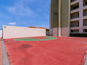 2BR Condo 5 Location w Amazingviews Pool GYM