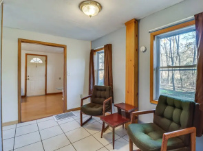 Quaint Tannersville Cottage ~ 2 Mi to Skiing!