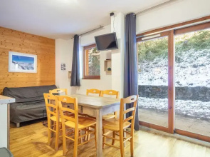 Stylish Alpine Stay for 6 Guests