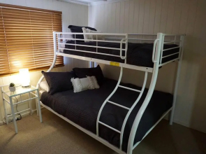 Harris House-2 bedroom unit with INDOOR FIREPLACE Holiday home Stanthorpe