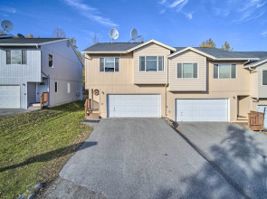 Quaint Anchorage Townhome - 6 Miles to Downtown!