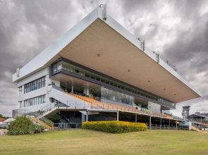 Peaceful 3 Bedroom Apartment in Ascot