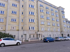Stagedoor Apartment