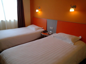 Home Inn Plus (Nanjing Railway Station, Xuanwu Lake)