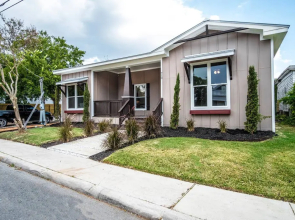 Beautiful Guest House on New Built Home Near Downtown