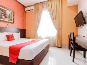 RedDoorz Near Pasar Pagi Cirebon