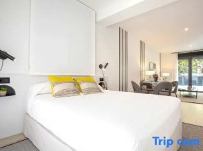 Stunning studio with terrace, pool and parking. Arruzafa II