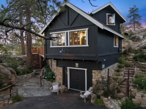 Stunning Lakefront Dock Views -Black Fox