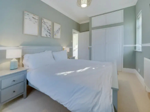 Super 5 Bedroom Family Friendly Retreat Rustington