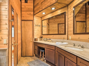 Cozy 'grand Woodland' Cabin w/ Mountain Views