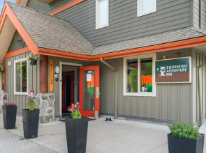 Squamish Adventure Inn & Hostel