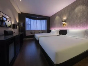 Versailles Hotel (Guilin Two Rivers and Four Lakes Railway Station Branch)