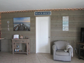 415 El Matador 1 Bedroom Condo by RedAwning