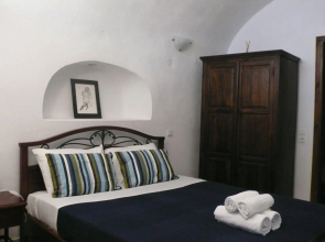 Iridanos Cave House