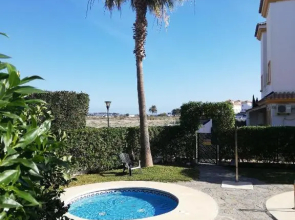 LUJOSO ADOSADO de TRES HABITACIONES en VERA PLAYA A 200 METROS DEL MAR