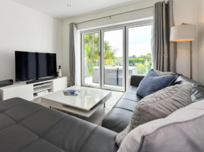 Bryn Rhosyn, 10 Cae Du