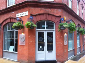 Contemporary 1 Bedroom Apartment - Mailbox