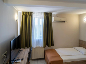 City Hotel