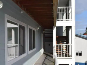 Longliner Lodge and Suites
