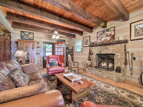 Bryson City Cabin w/ Hot Tub ~ 10 Mi to Dtwn!