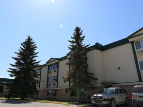Tamarack Motor Inn