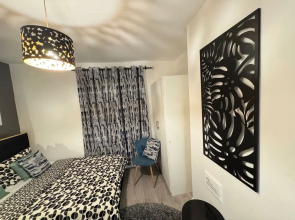 Sheffield - House - Sleeps 5 - Parking - Garden