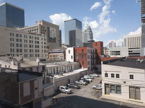 Abode Louisville - Downtown Convention Center 4th Street Live