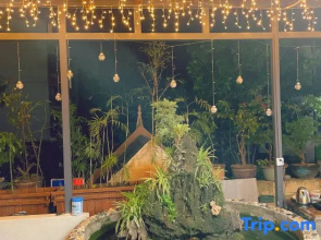 Jinghong Late Summer Hotel