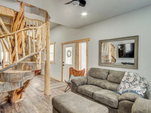 Family Home w/ Mountain Views in Circleville!
