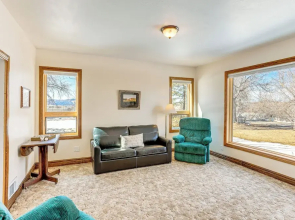 Patio & Mountain Views: Farmhouse in Mancos!