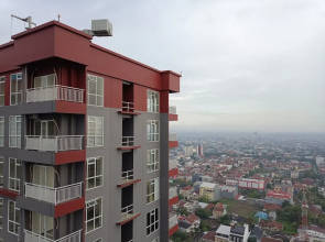 Cozy And High Floor Studio Room At Vida View Makassar Apartment