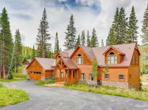 Secluded 6br W/ Hot Tub, Fire Pit & Chef's Kitchen 6 Bedroom Home