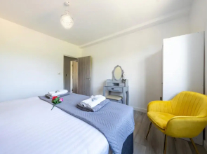 Ash View Place 3 -heathrow - Thorpe Park - Free Parking