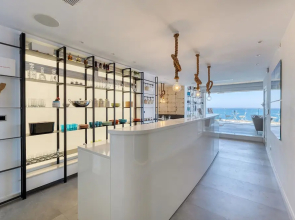 Superb Seafront Family Apartment