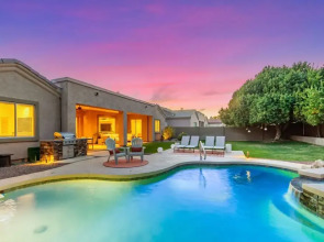 The Dreaming Tree Sleeps 10 Pool Spa Firepit BBQ