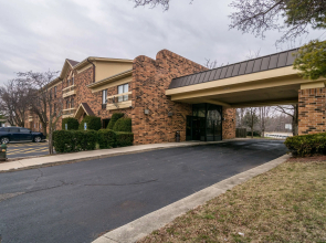 Motel 6 Libertyville, IL