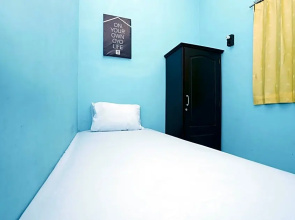 OYO Life 2905 Kost Semampir Tengah Near RSU Premier Surabaya Kota Surabaya
