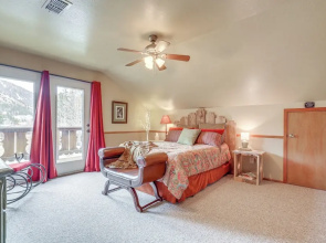 Walk to Main St: 'mountain Creek Home' w/ Gameroom