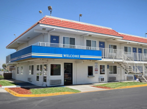 Motel 6-Fresno, CA - Blackstone South