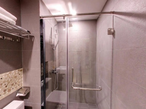 Flora by Crossroads Hotel