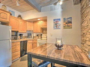 Ski Lovers Studio w/ Easy Pool + Hot Tub Access!
