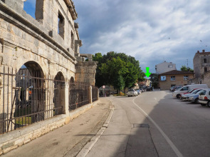 Captain Emo City Apartments