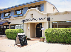 The Town House Motor Inn