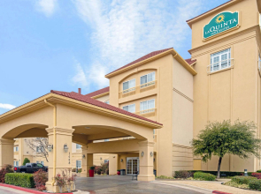 La Quinta Inn & Suites by Wyndham Lawton / Fort Sill