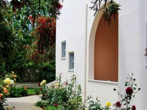Cathrin Apartments & Studios